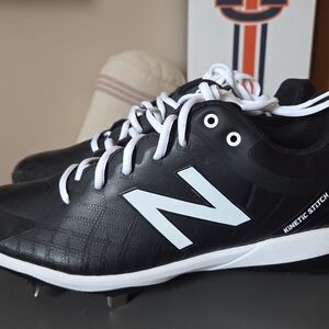 New Balance Black and White Men's Athletic Shoes